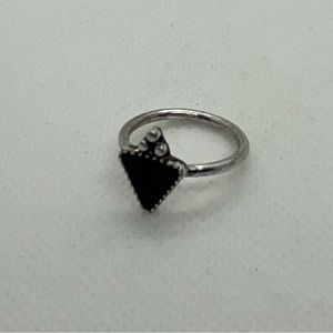 Triangle stone ring